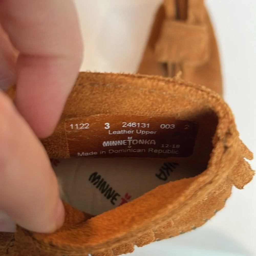 Minnetonka - size‎ 3 baby crib shoes, fringe moccasins